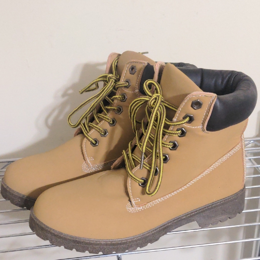 Tan Women's Winter Boots - Picture 4 of 6